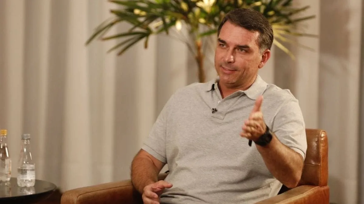 Flávio adota tom emocional em crise sobre padroeira na reta final